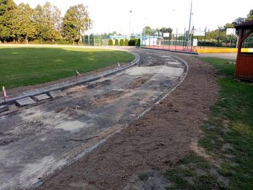 Remont i modernizacja bieżni na stadionie sportowym w Lututowie